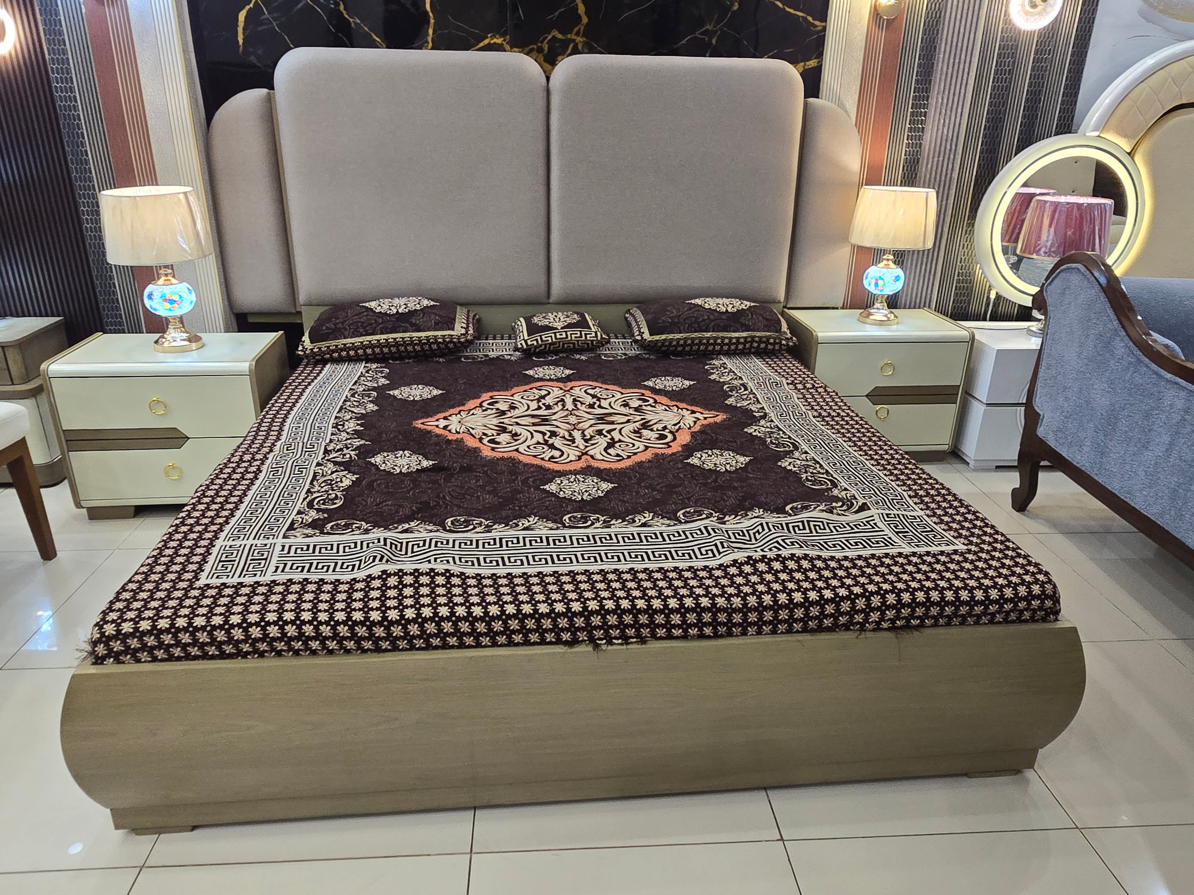 Luxury LED Capsule Mirror Dressing Table