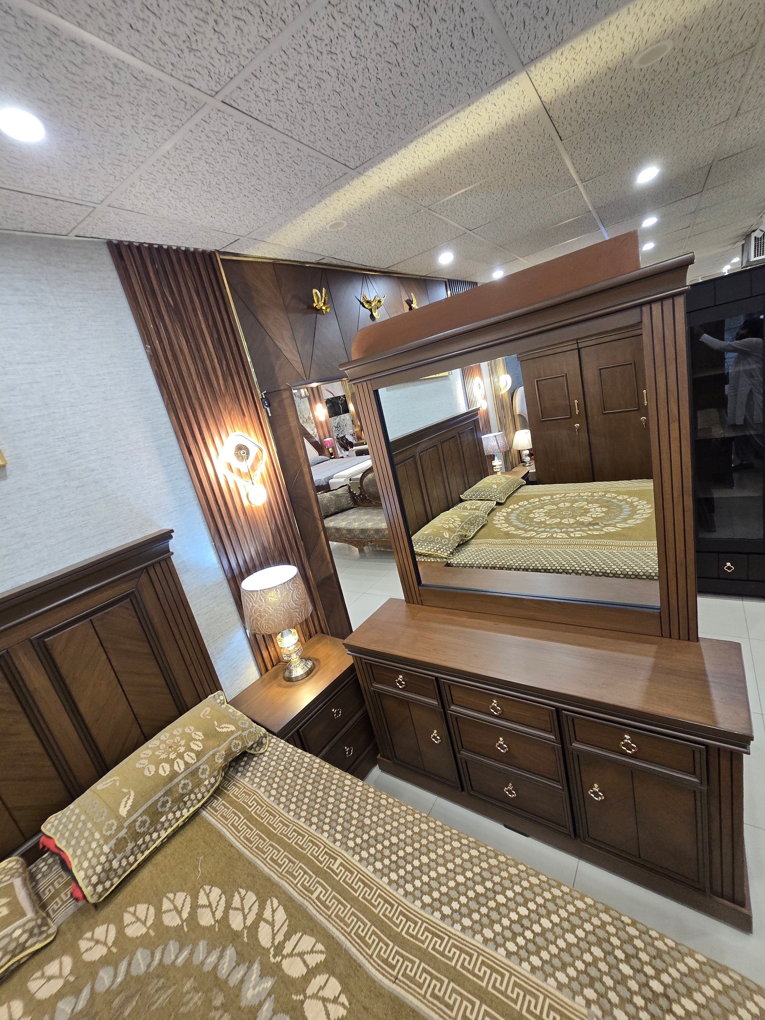 Classic & Tranditional Simple Bed