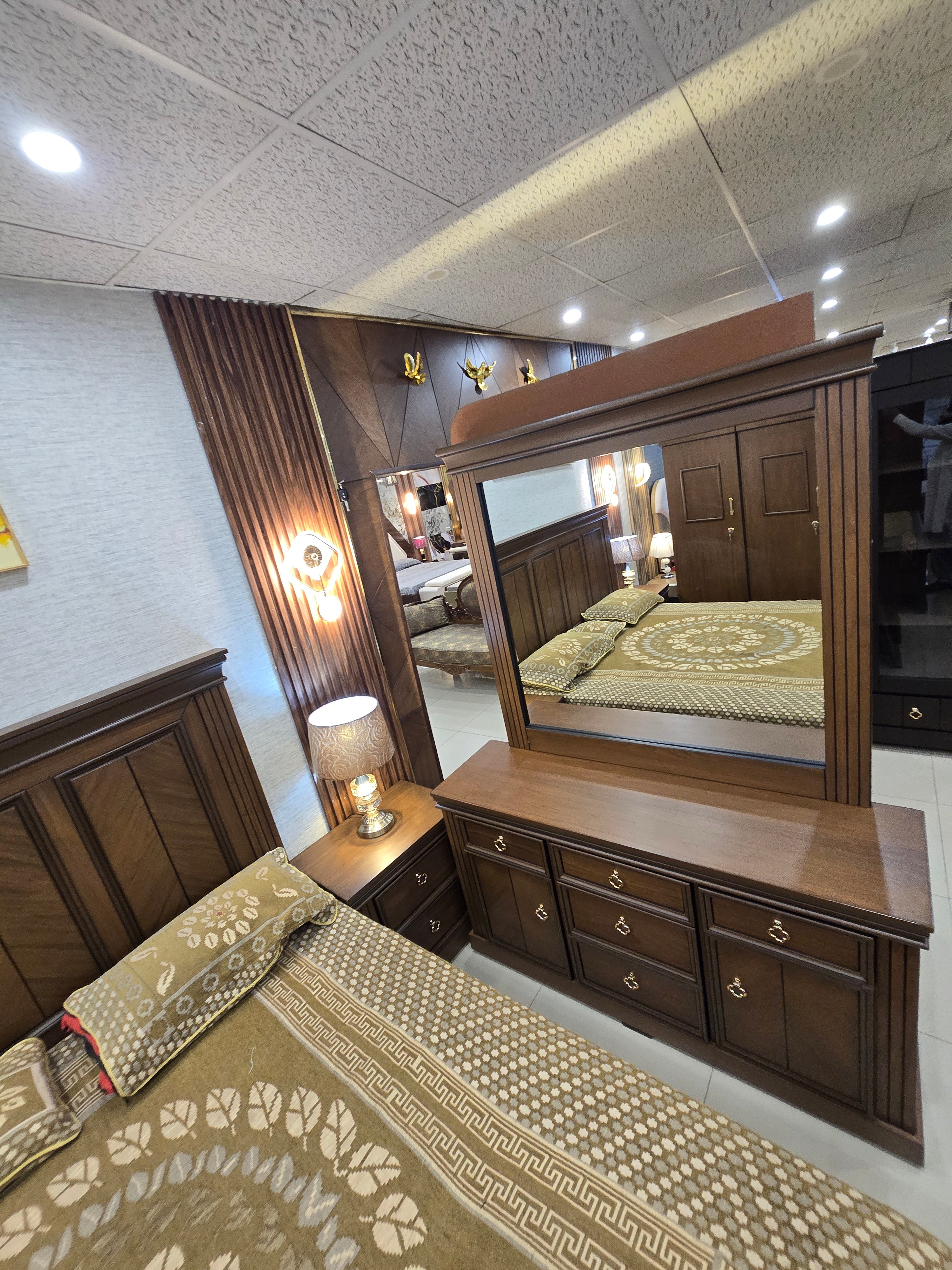 Classic & Tranditional Simple Bed