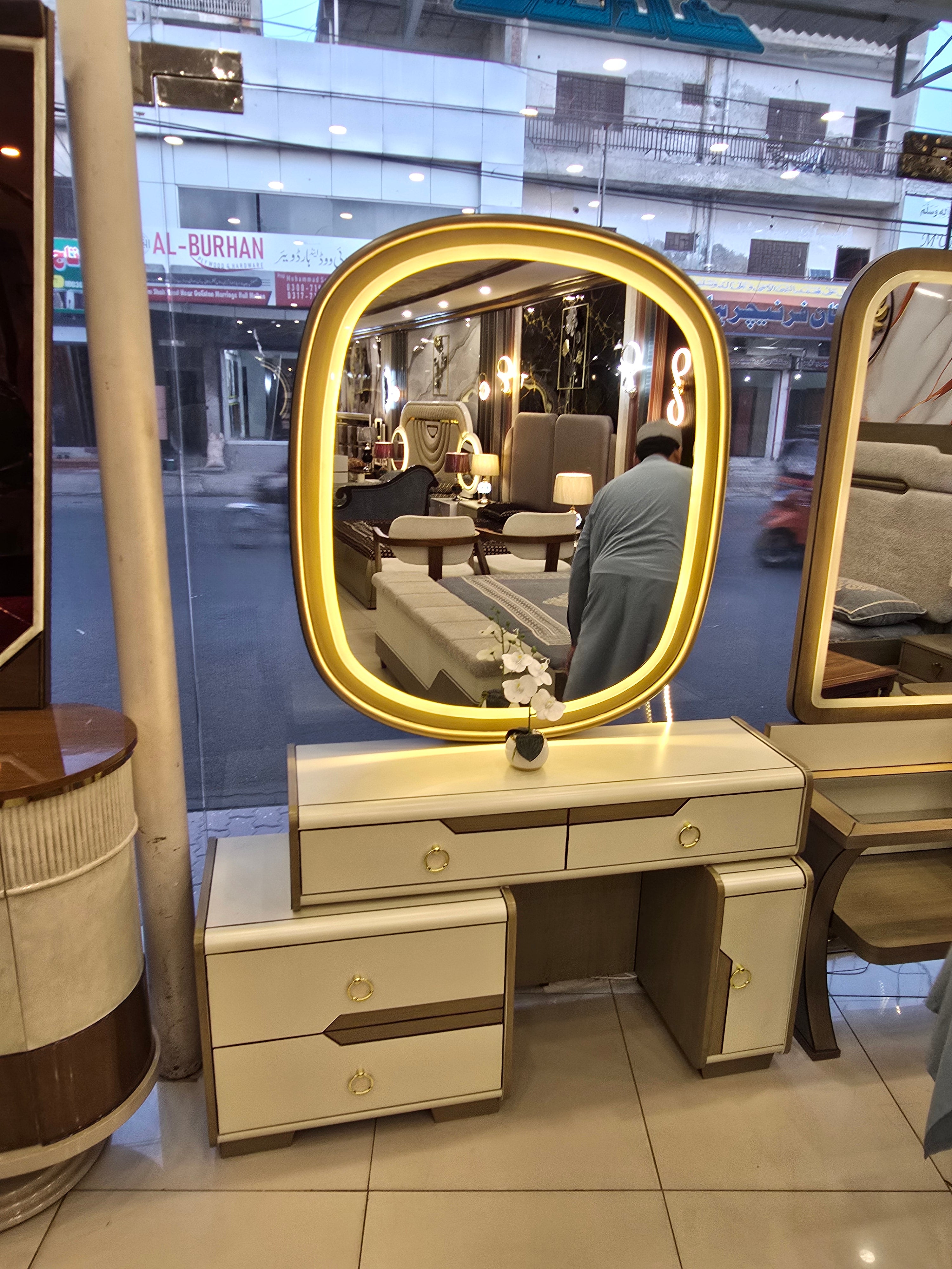 Luxury LED Capsule Mirror Dressing Table